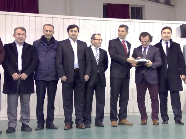 Gençleri ve aileleri bilgilendirdi (4)