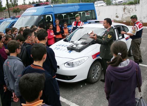 Cevikoglu-ogrencilerinden-Jandarma-ziyareti-2