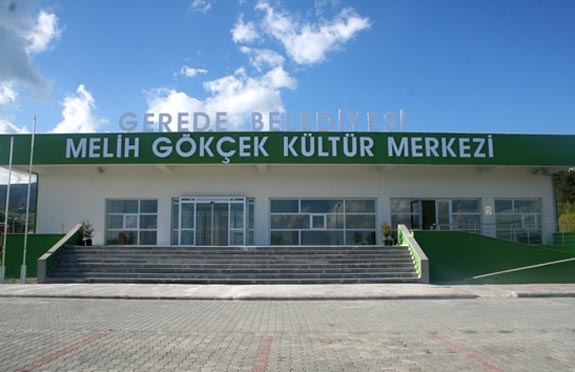Melih-Gokcek-Kultur-Merkezi-kapilarini-aciyor