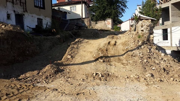 Yol açma ve kilit taşı çalışmalarına devam2