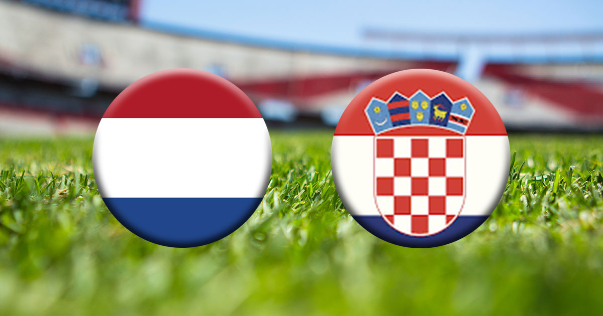 Arka plandaki flu stadyum görüntüsünün önünde oval şekilde Hollanda ve Hırvatistan bayrağı