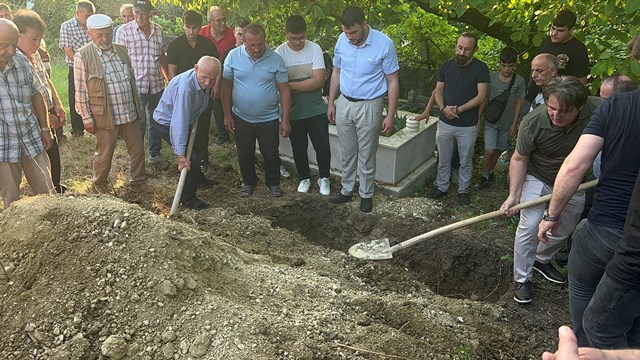 ZONGULDAK'TA KIZI TARAFINDAN VAHŞİCE KATLEDİLEN ANNE TOPRAĞA VERİLDİ