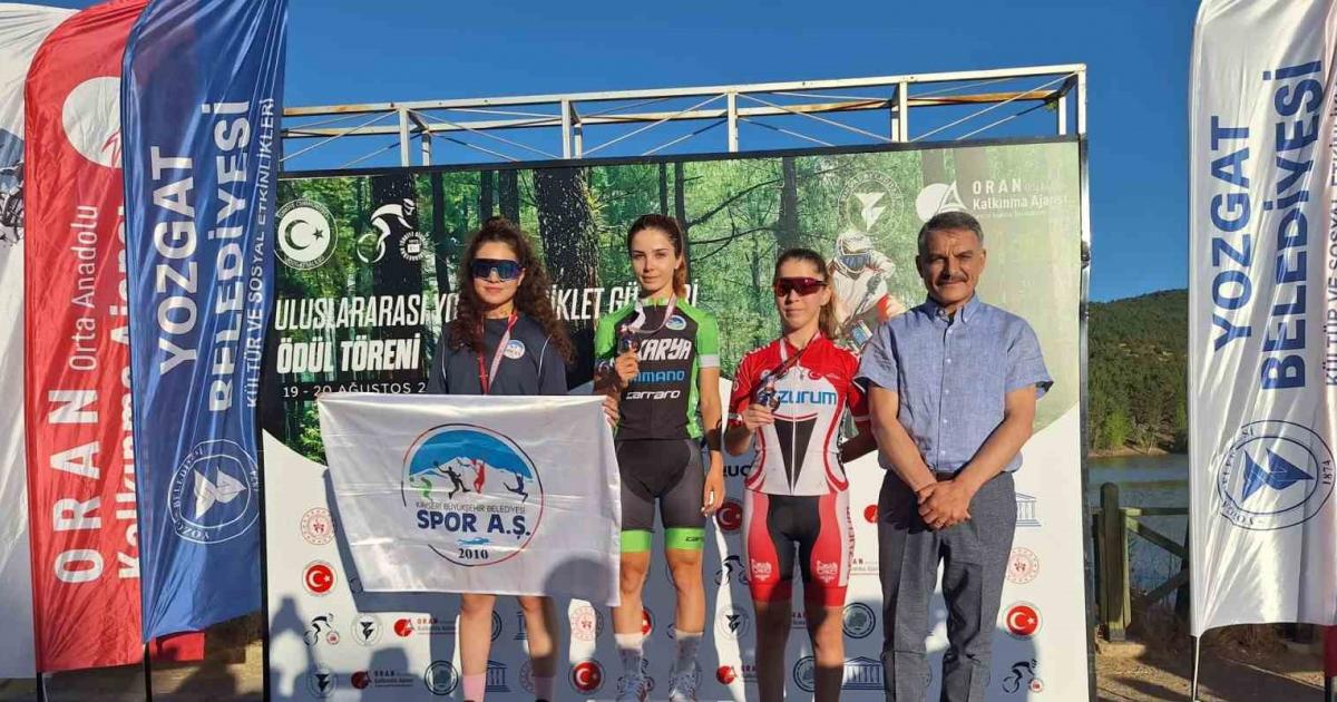 sakaryanin bisikletcileri sampiyonlugu kaptirmiyor O3OxZrXT.jpg