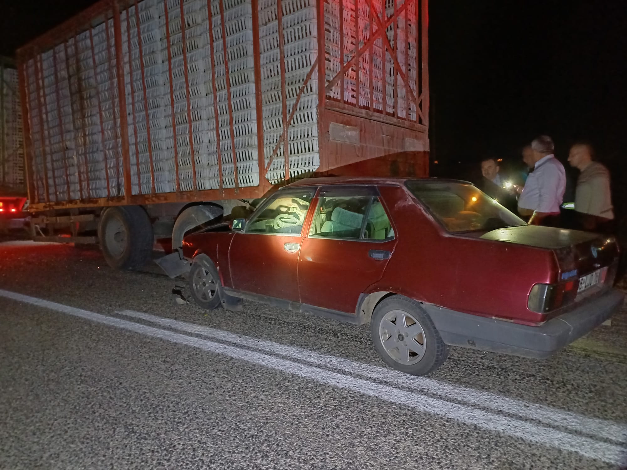 Bolu'da otomobilin park halindeki tıra çarpması sonucu 6 kişi yaralandı