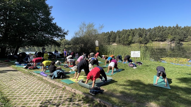 Gölcük Tabiat Parkı'nda yoga etkinliği