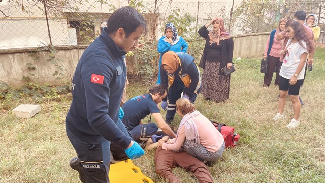 Bolu'da balkondan düşen 14 yaşındaki kız ağır yaralandı