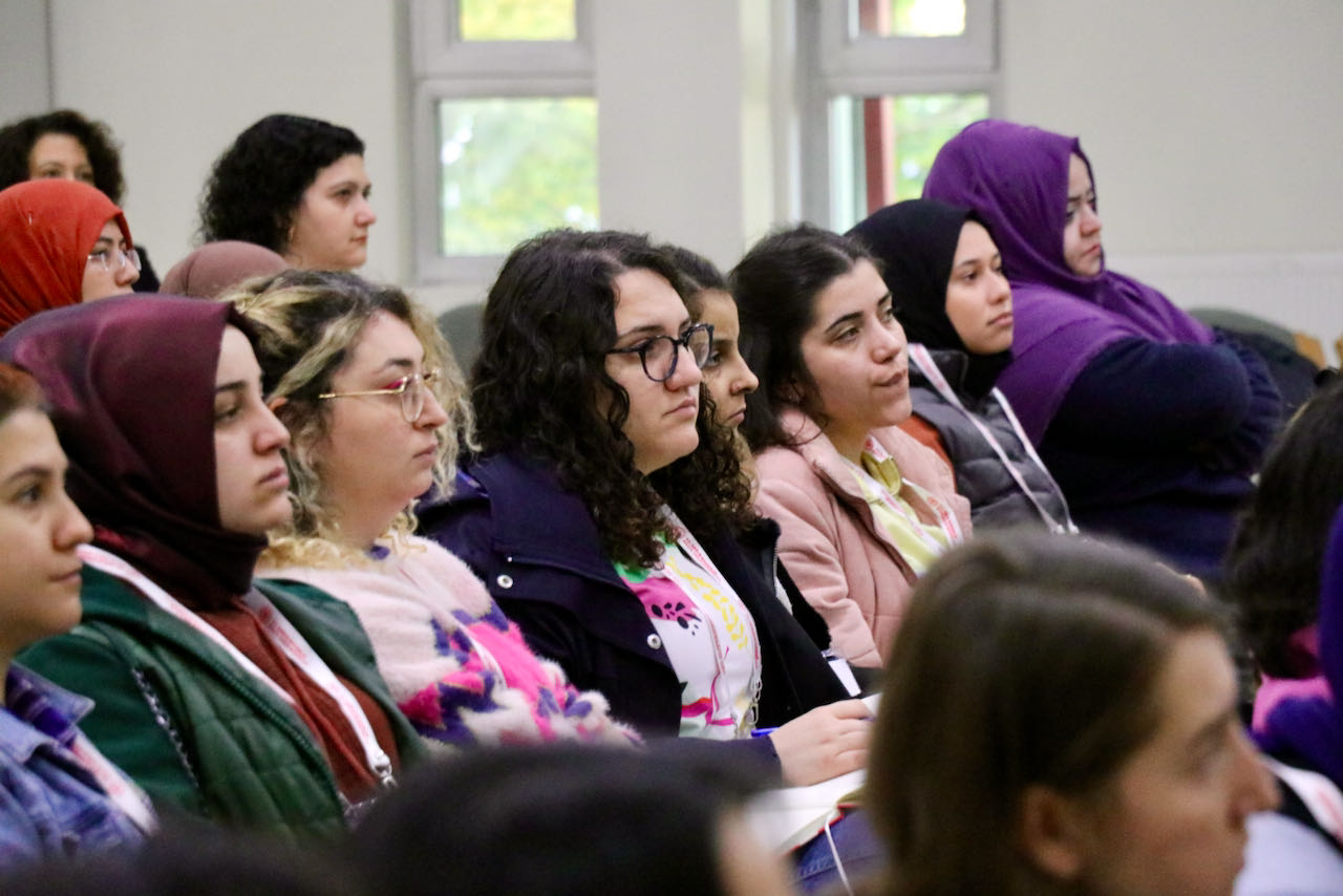 Bolu'da yeni doğan bölümünde çalışan sağlık personeline eğitim veriliyor