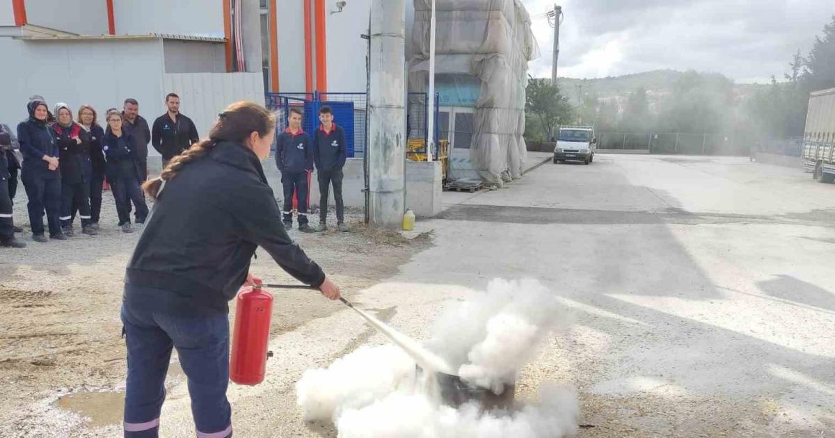 bozuyukte fabrika personeline yangin egitimi verildi dwWZM8GY.jpg
