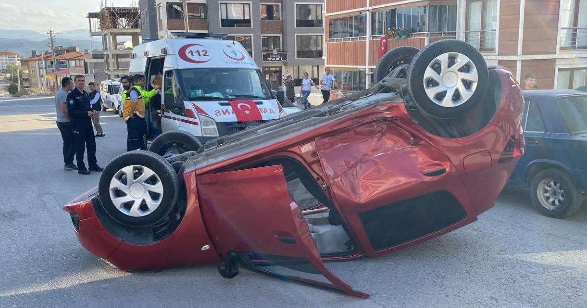 karabukte kaza otomobil ters dondu 2 kisi yaralandi y9fRlUyG.jpg