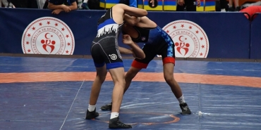 Düzce'de "Muzaffer Cicü Serbest Güreş Turnuvası" düzenlendi