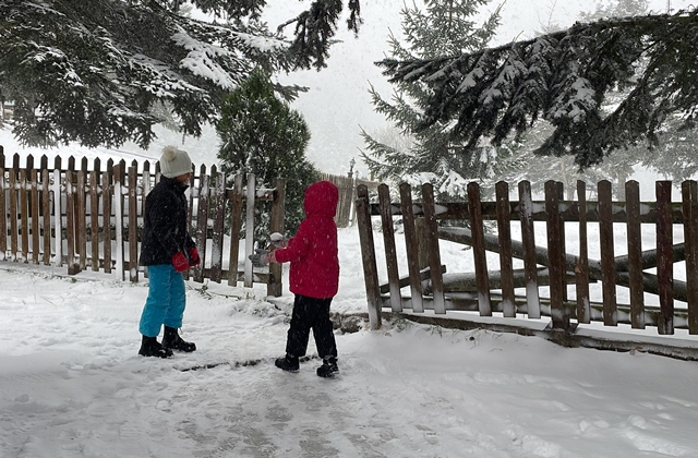Gölcük Tabiat Parkı'nda kar kalınlığı 10 santimetreye ulaştı
