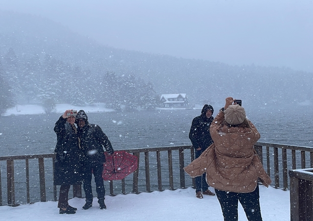 Gölcük Tabiat Parkı'nda kar kalınlığı 10 santimetreye ulaştı