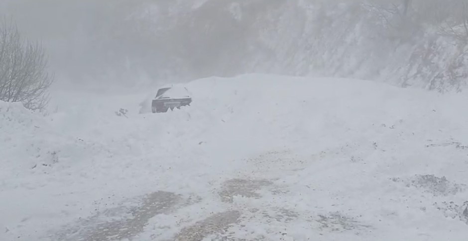 KARDA YOLDA MAHSUR KALAN 4 KİŞİ ÖLÜMDEN DÖNDÜ BOLU'DA HİPOTERMİ GEÇİRMEK ÜZERE OLAN 4 KİŞİ, JANDARMA VE SAĞLIK EKİPLERİ TARAFINDAN KURTARILDI