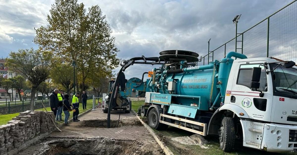 bilecik bunu konusuyor kanalizasyonda bunlarin ne isi var LW1LitmJ.jpg