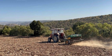 eskisehirde kirac tarim arazilerinde ekim basladi D6KHR6Cs.jpg