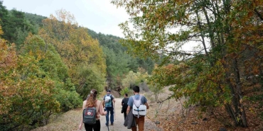 eskisehirde sonbahar manzarasi esliginde 18 kilometre yuruduler Mf81QGSC.jpg