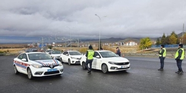 eskisehirde yuzlerce surucuye yuz binlerce lira ceza kesildi AWdm4cna.jpg