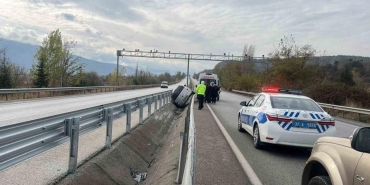 kastamonu otoyolunda otomobil refuje dustu sbsbzuuf.jpg