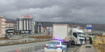 kastamonuda tir makasladi trafik aksadi D6VHOtSd.jpg