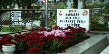 sehit kaymakam safiturk vefat yil donumunde kabri basinda anildi fKPleDk7.jpg