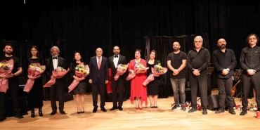 turgut baskan cumhuriyeti siz genclere emanet etti EItU5Oth.jpg