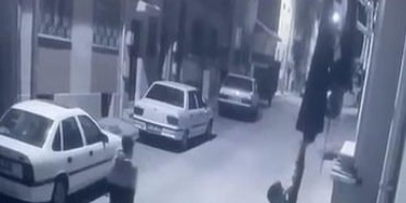 yok artik balkonda asili camasirlari calarak kactilar zhOVK34O.jpg