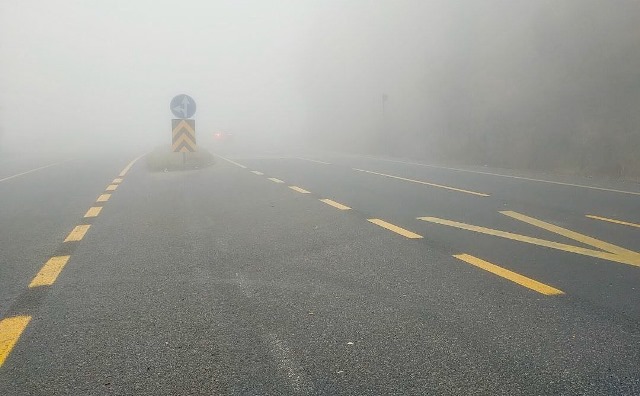 Bolu Dağı geçişinde sis görüş mesafesini azalttı