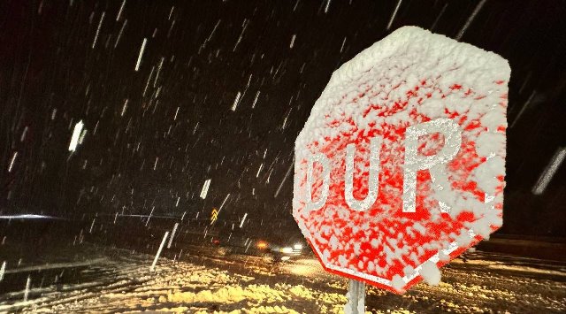 Bolu Dağı'nda ağır tonajlı araçların geçişine izin verilmeye başlandı DUR Yol İşareti