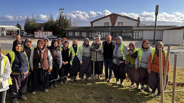 Tanju Ozcan ve Belediye Iscileri