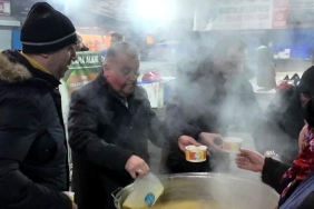 bartinda pazar yerinde corba ikrami alkislandi T8ugeLFV.jpg