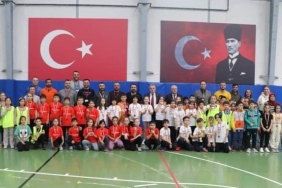 bozuyukte ogrenciler geleneksel cocuk oyunlari ile eglendiler UNBTn5UK.jpg