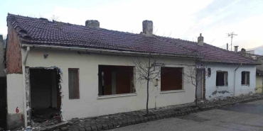 eskisehirde metruk ev korku saciyor ySTyaqE1.jpg