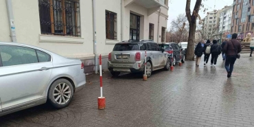 eskisehirde park sorunu bos olmasi gereken alana park ediyorlar POjjjzQK.jpg