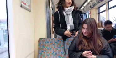 eskisehirde usuyen bir kopek tramvaya sigindi DEEwyuTL.jpg