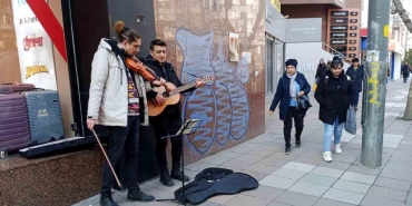 eskisehirin sogugu sokak muzisyenlerini yildirmadi JdeusLBC.jpg