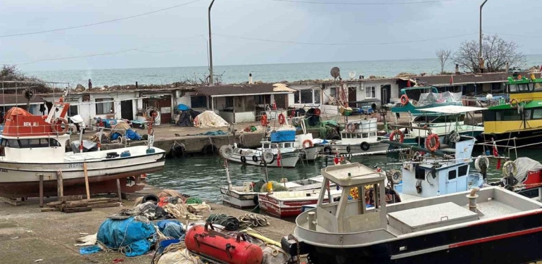 Karadeniz’in Tekneleri Denizin Soğumasını Bekliyor