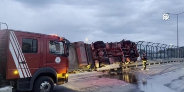 kocaeli cayirovada tir devrildi zxMfuyH5.jpg