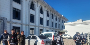 kocaeli kartepede yakalanan 2 hirsizlik suphelisi tutuklandi QlFtDn6n.jpg