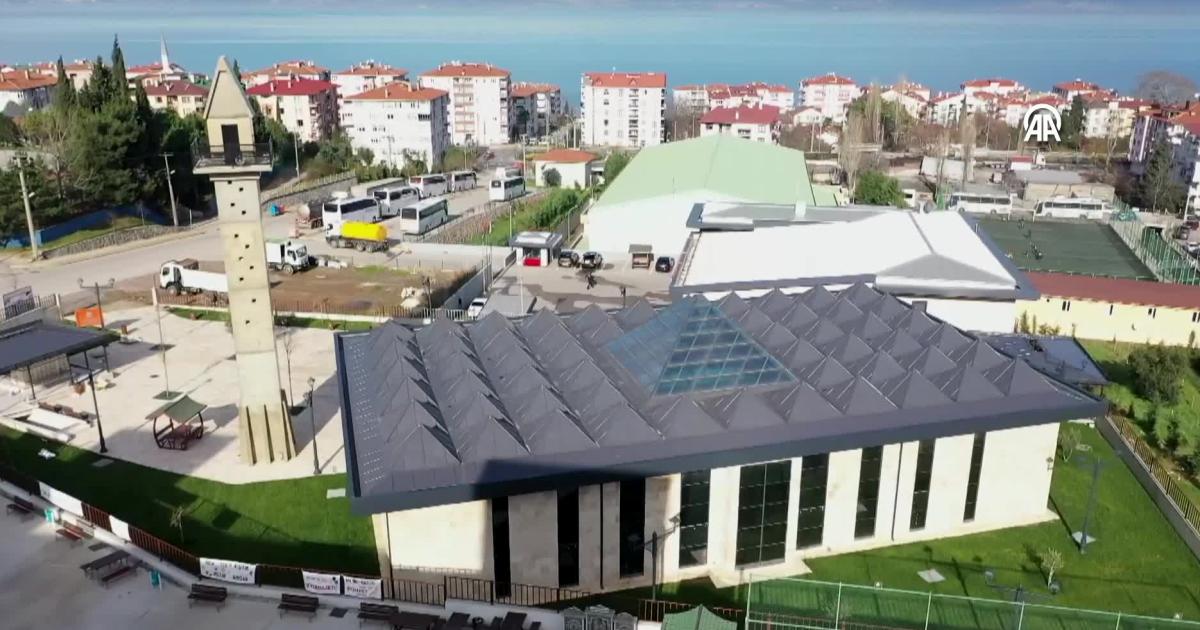 kocaelideki bu cami kus yuvali minaresiyle dikkat cekiyor M4sTOuLz.jpg