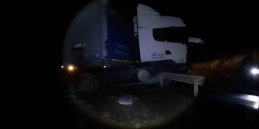 mudurnuda agir kaza tir makasladi boyle daldi WMkfYebn.jpg