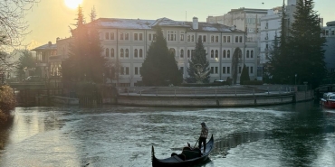 porsuk cayinin yuzeyinde buz tuttu IERd5A2j.jpg