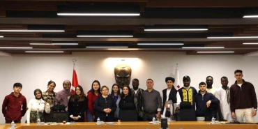 rektor ozcan estomer ogrencileriyle bir araya geldi DIEqDFMf.jpg