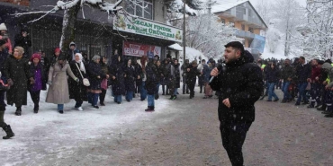 sakarya hendektep festivalde 1 ton hamsi pisti uteSuHJ8.jpg
