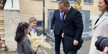 zonguldakli ogrencilerin karne sevincini vali hacibektasoglu ile paylasti CiakuULG.jpg