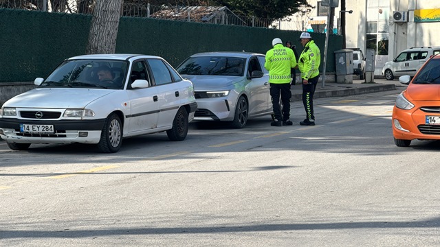 Bolu'da Trafik Ekipleri Geçiş Üstünlüğü Denetimi Yaptı