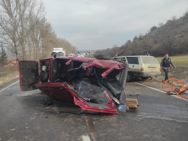 Nallıhan'daki trafik kazasında 3 kişi öldü, 3 kişi yaralandı