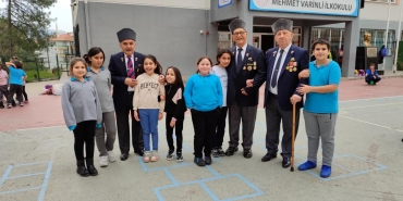 amasyada gazilerin ve ogrencilerin bulusmasi yurekleri isitti S2sKEkdE.jpg