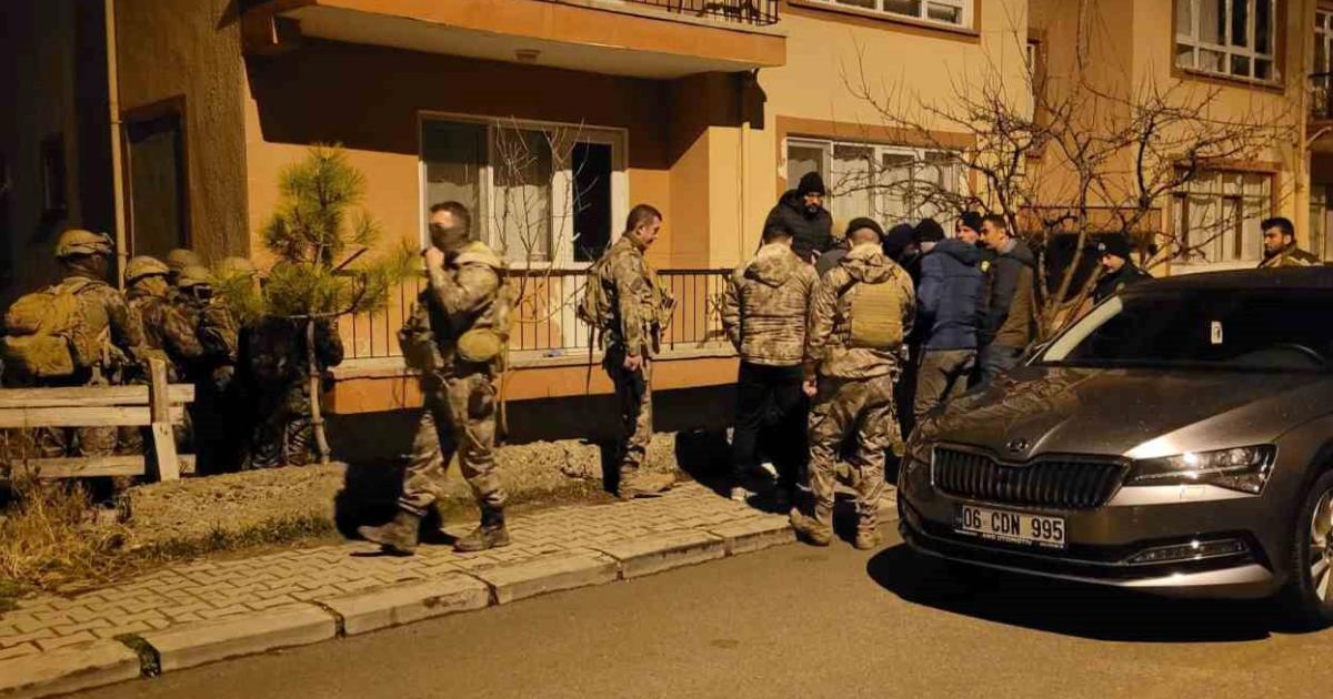 ankara cubukta sok olay baba cocugunu silahla esir aldi i4YqhWkr.jpg