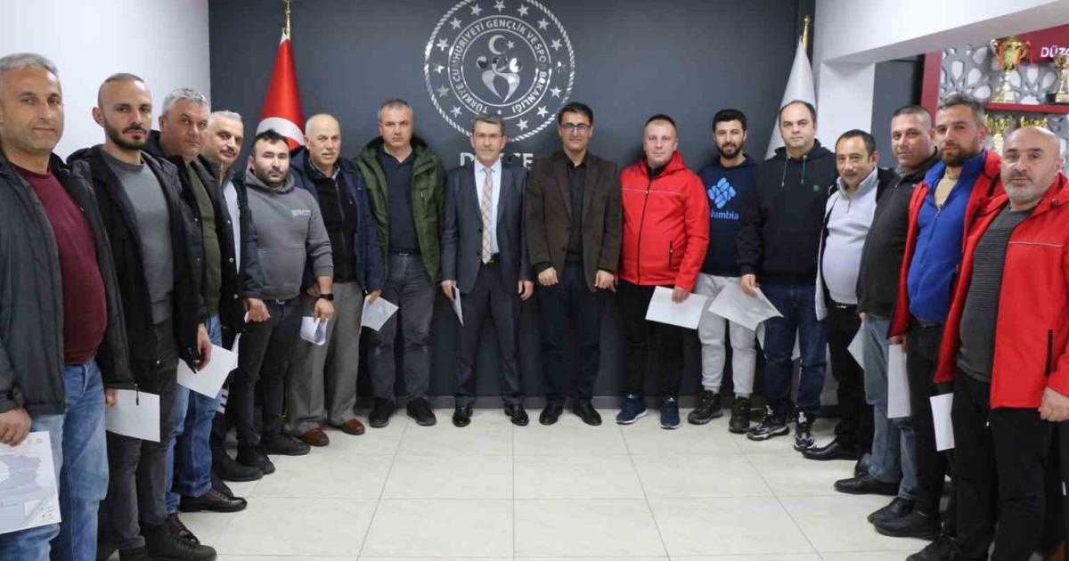 asrin felaketinde yardimci olan duzce ekibine belge verildi wDEhEJNl.jpg
