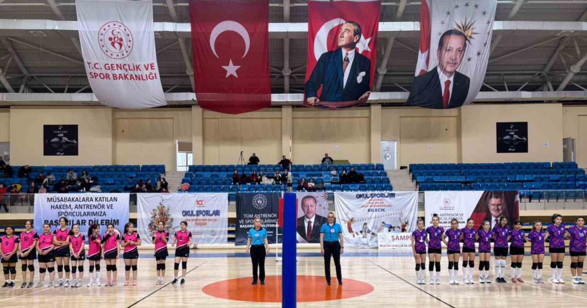 bilecikte yuzlerce sporcunun katilimiyla voleybol musabakalari yapildi 9Lgw3Lnh.jpg